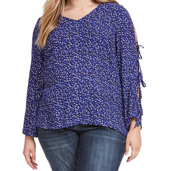 ❗5 For $2️⃣5️⃣ Bundle Sale❗️ Clematis Blue Tie Sleeve Top - Picture 1 of 5